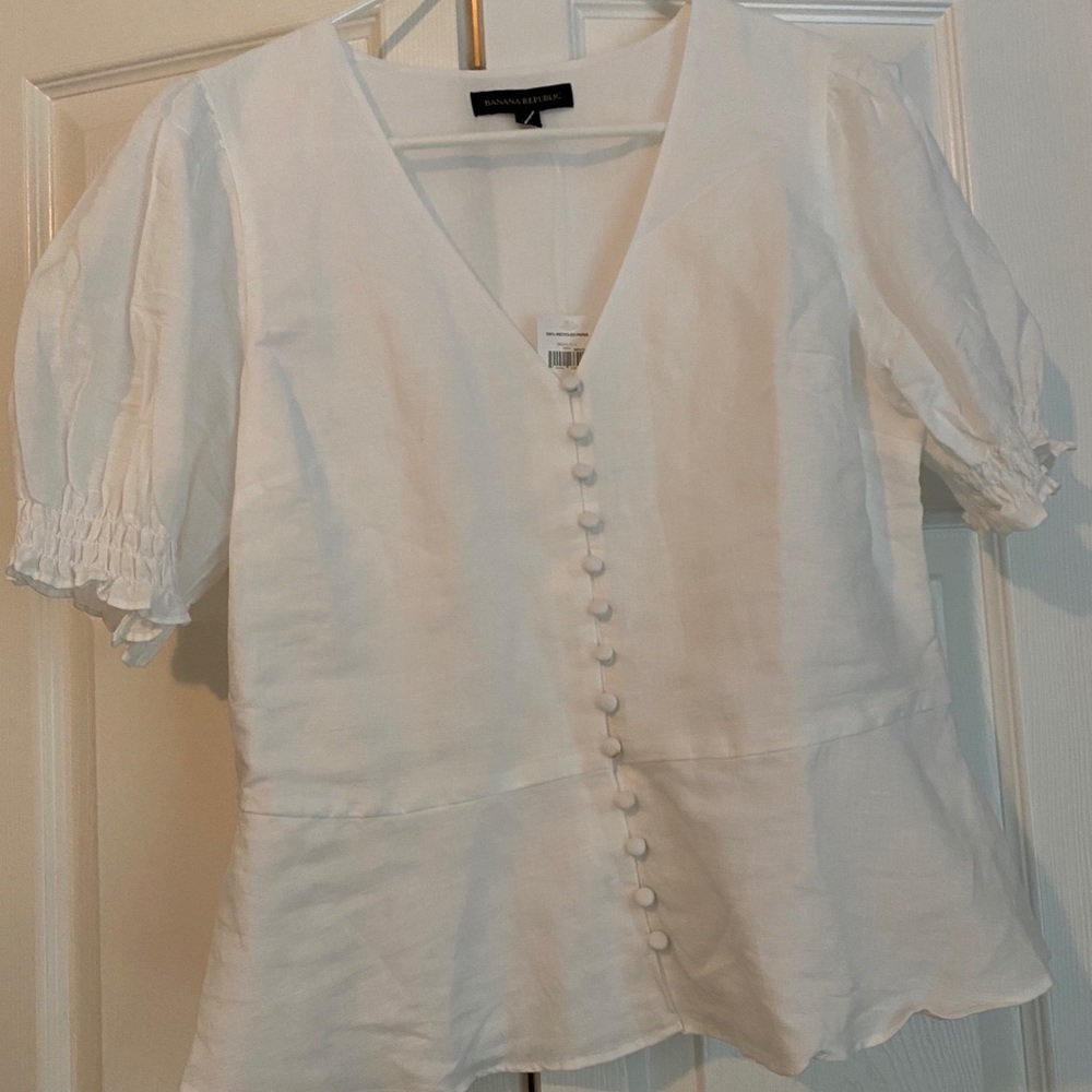 Banana republic - women’s white blouse - Size M
